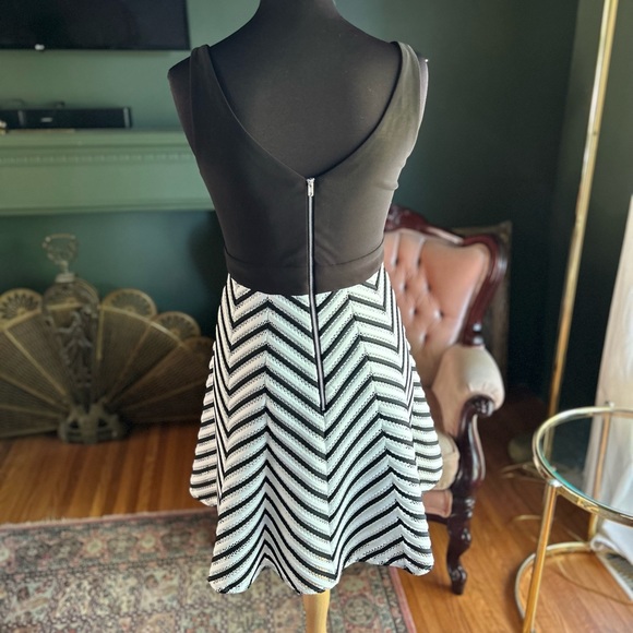 Betsy & Adam Black and White A-Line Dress with Cutout - Picture 6 of 10